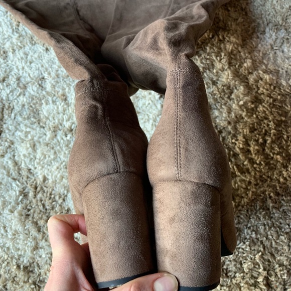 Sold - Picture 6 of 8